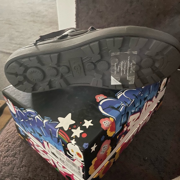 NWT Black UGG Sneakers 8 1/2 *RARE* - Picture 4 of 4